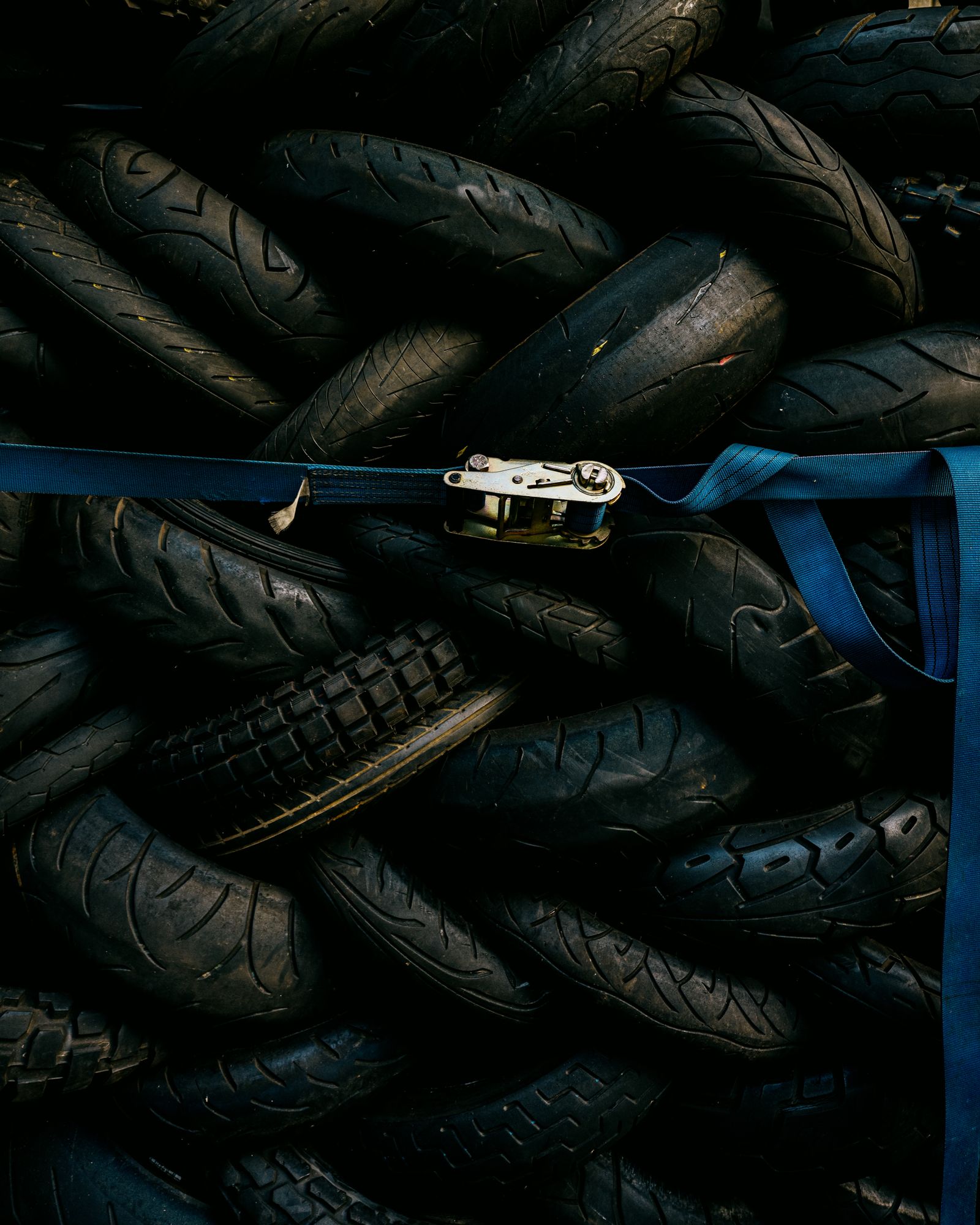 Stock photo: used tire stacks by Tokuo Nobuhiro / Pexels